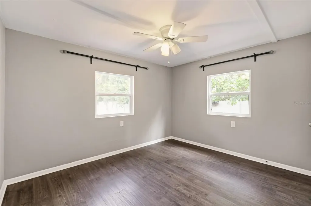 1885 Vamo Way Sarasota FL 34231
