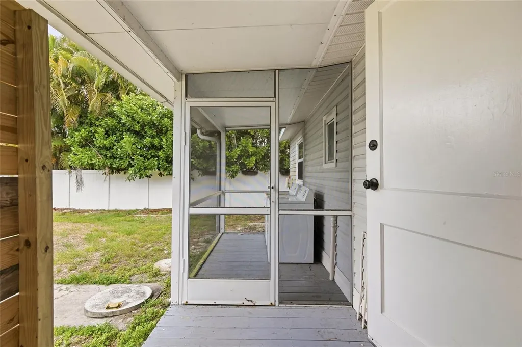 1885 Vamo Way Sarasota FL 34231