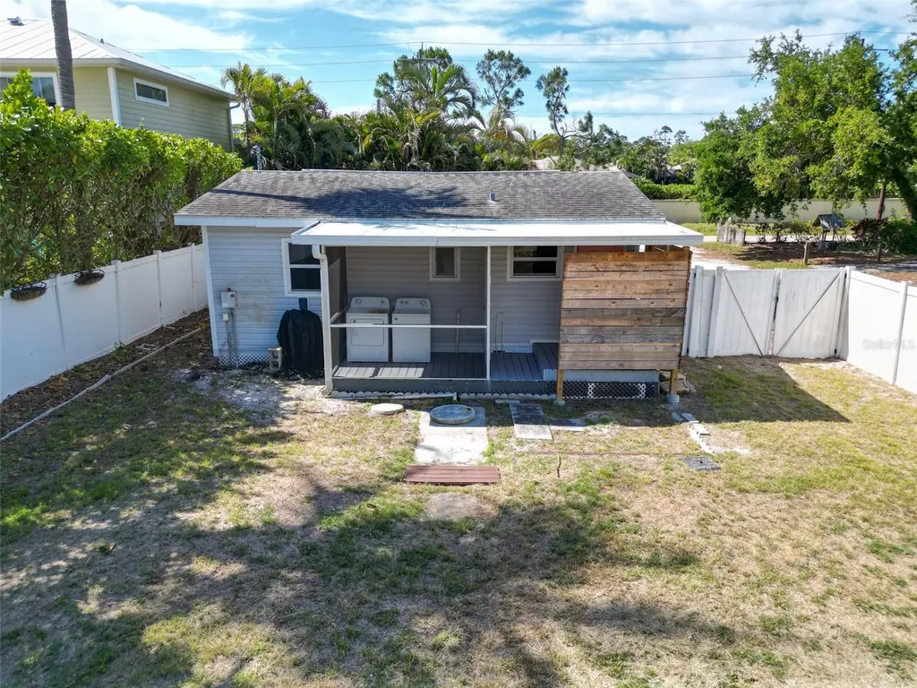1885 Vamo Way Sarasota FL 34231