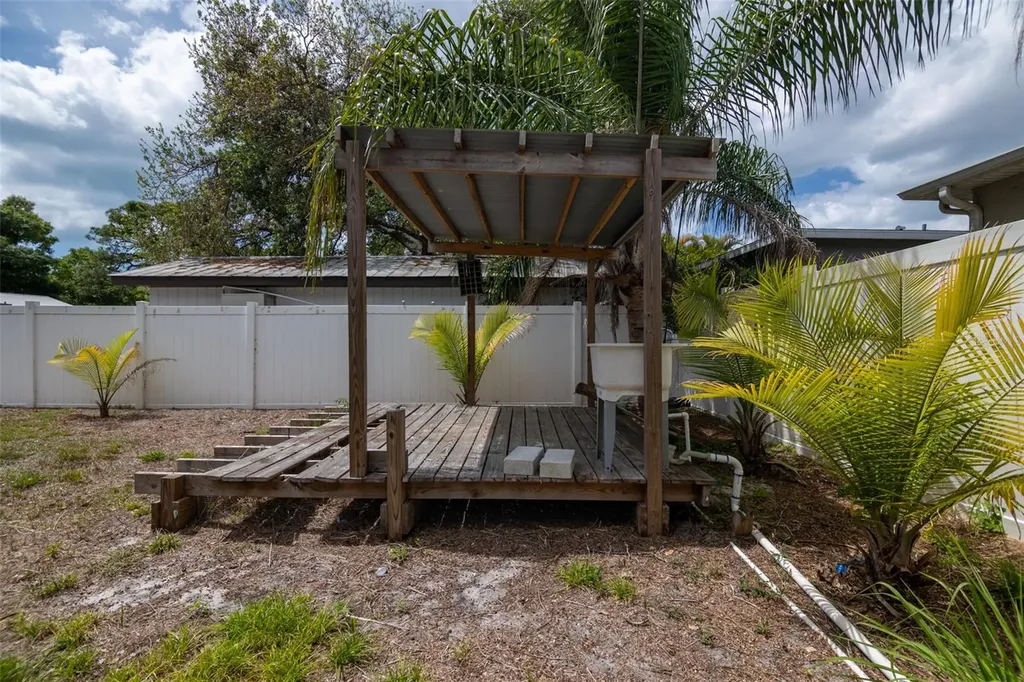 1885 Vamo Way Sarasota FL 34231