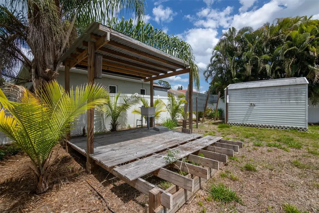 1885 Vamo Way Sarasota FL 34231