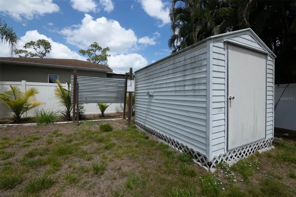 1885 Vamo Way Sarasota FL 34231