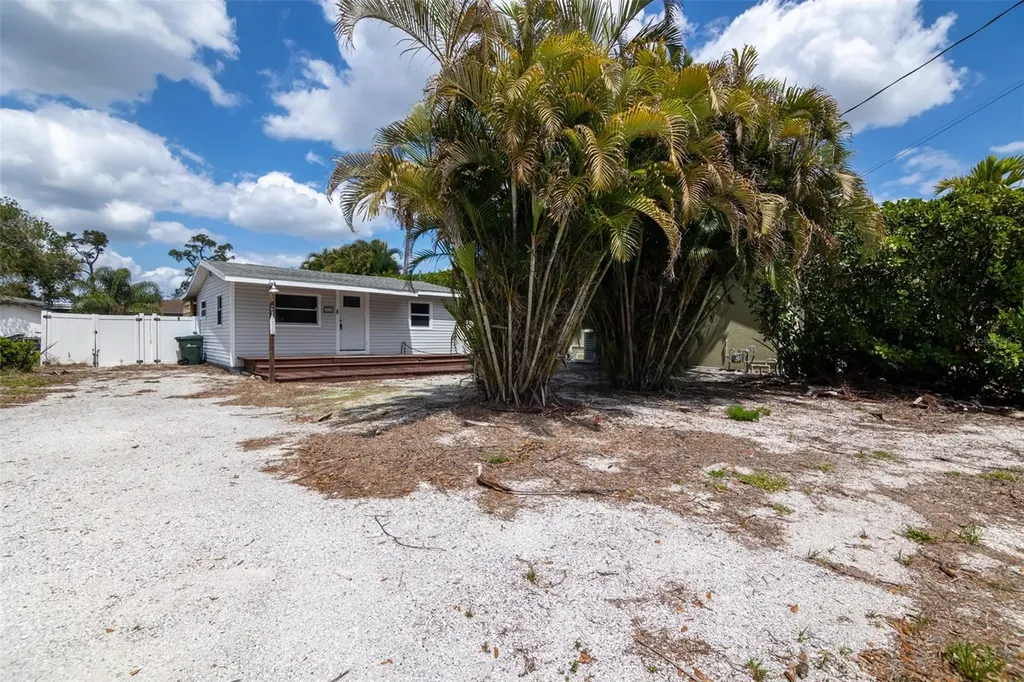1885 Vamo Way Sarasota FL 34231