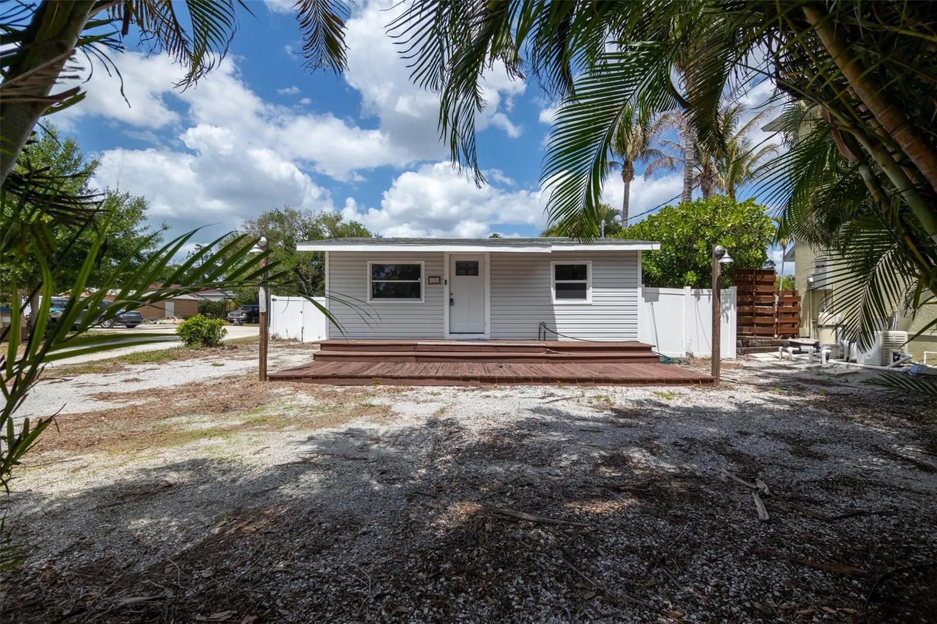 1885 Vamo Way Sarasota FL 34231