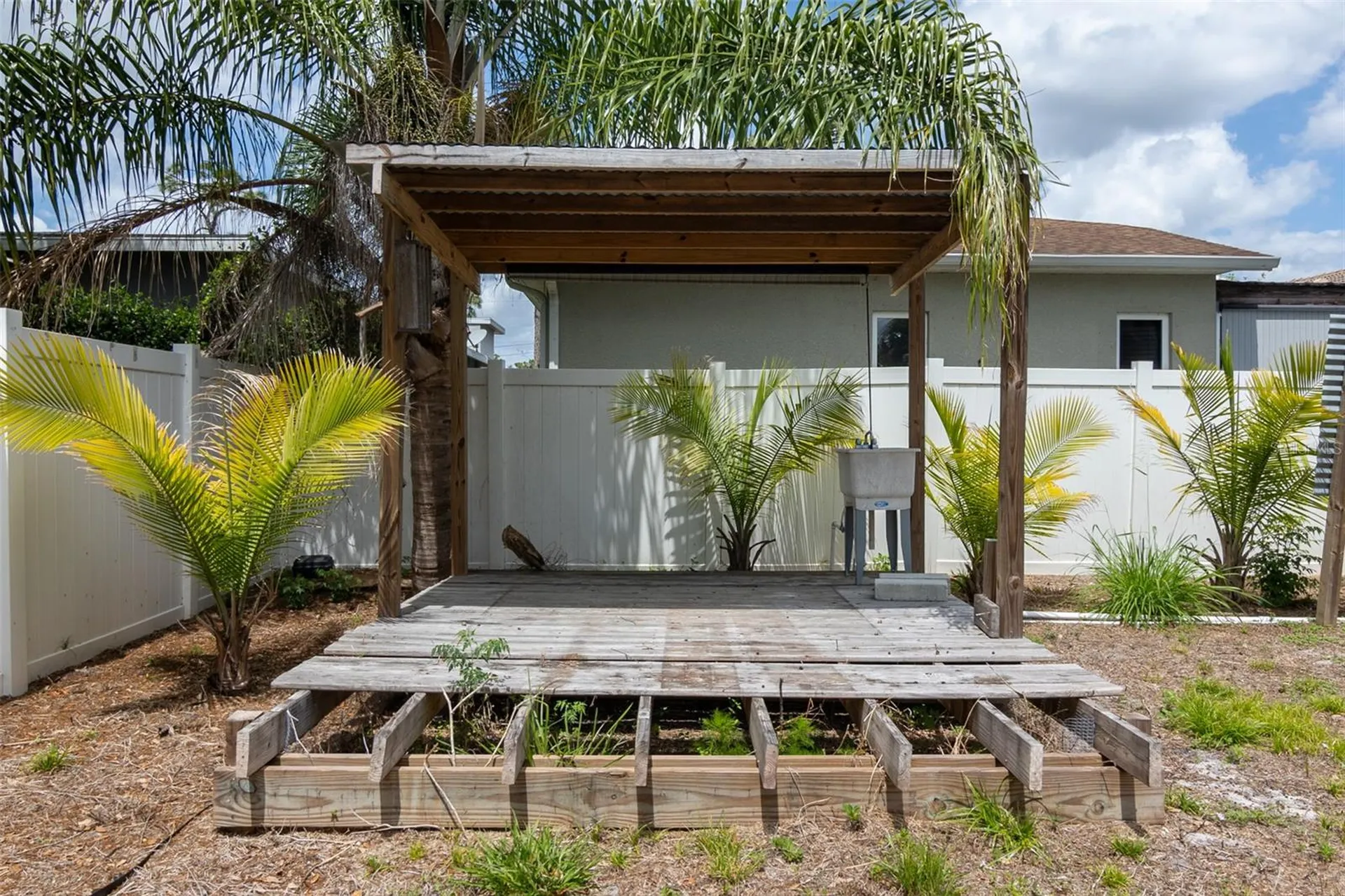 1885 Vamo Way Sarasota FL 34231