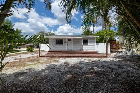 1885 Vamo Way Sarasota FL 34231