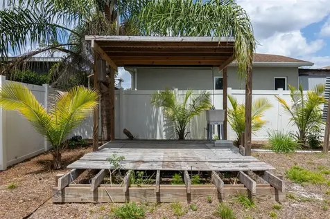 1885 Vamo Way Sarasota FL 34231