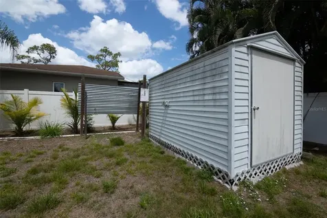 1885 Vamo Way Sarasota FL 34231