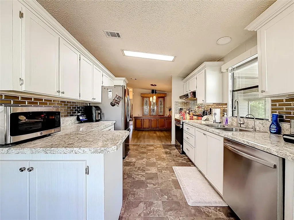 1690 Elkhart Circle Tavares FL 32778