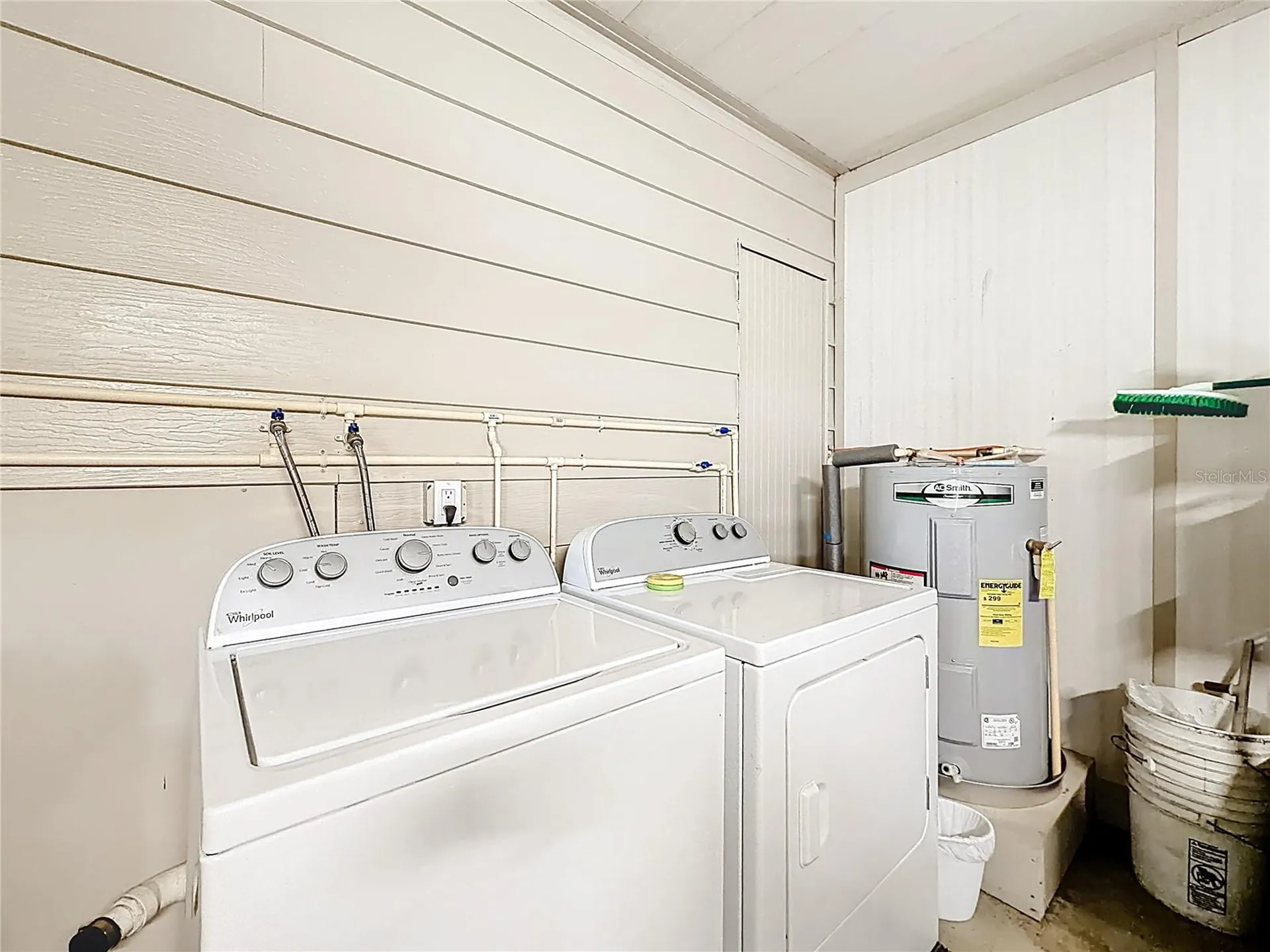 1690 Elkhart Circle Tavares FL 32778