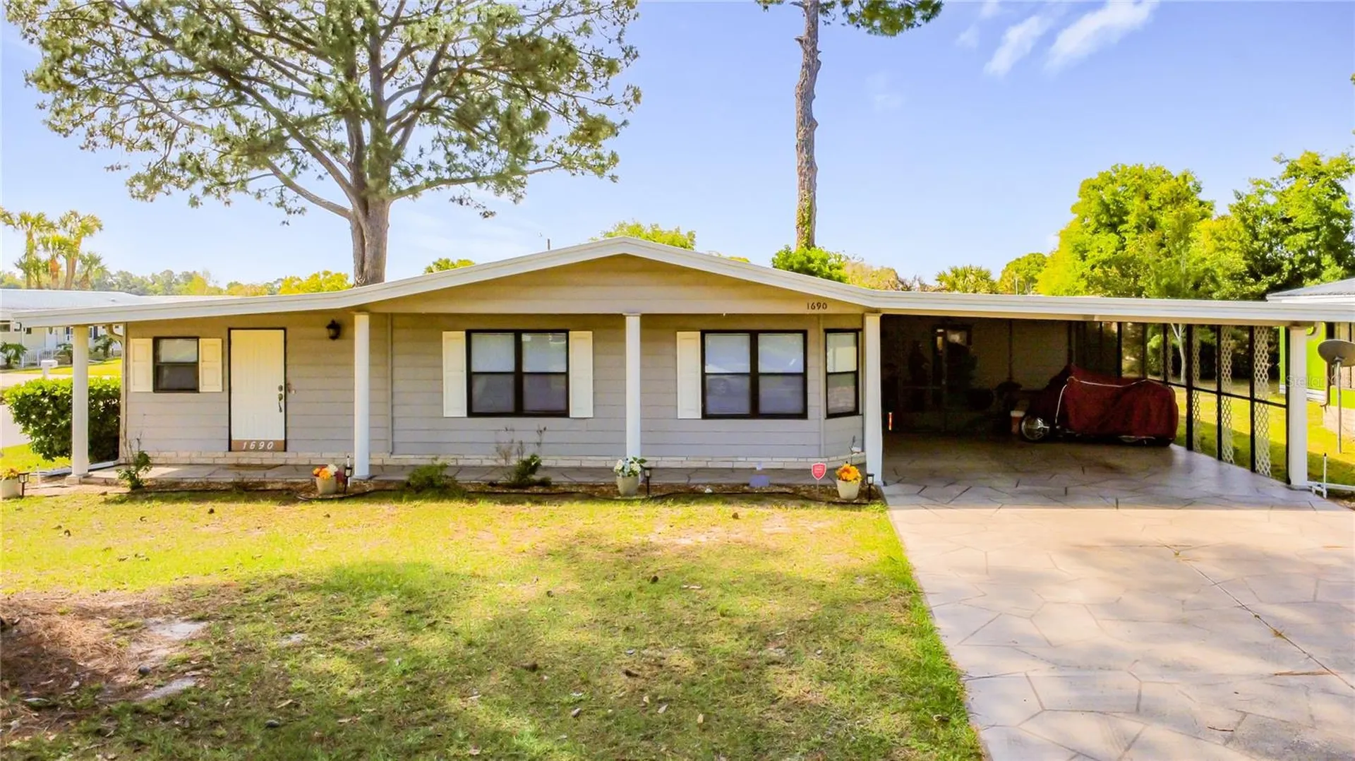 1690 Elkhart Circle Tavares FL 32778