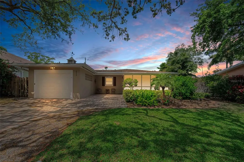 253 Park Circle S Dunedin FL 34698