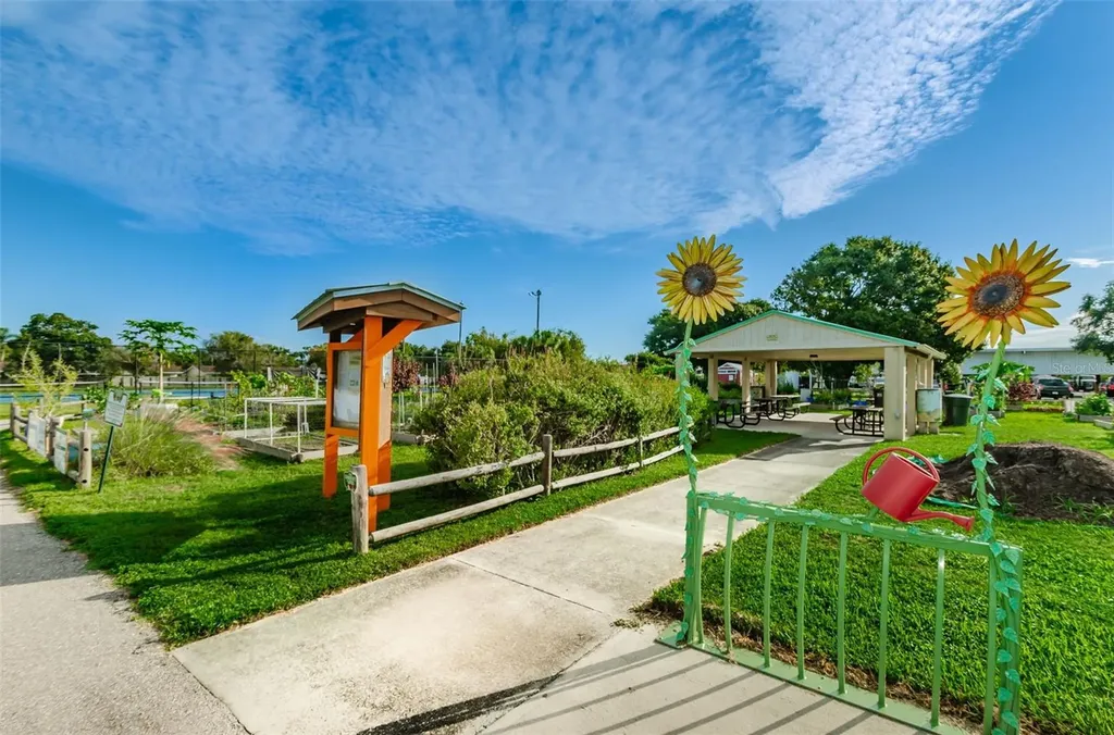 253 Park Circle S Dunedin FL 34698