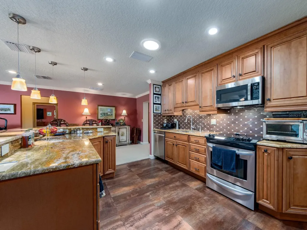 9227 143rd Street Seminole FL 33776