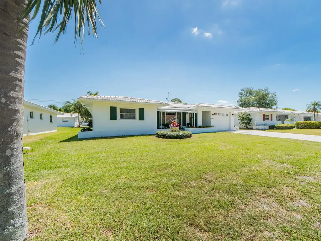 9227 143rd Street Seminole FL 33776