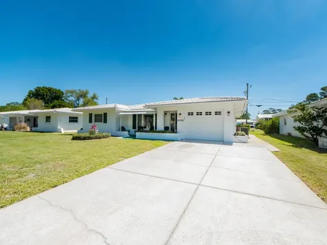 9227 143rd Street Seminole FL 33776