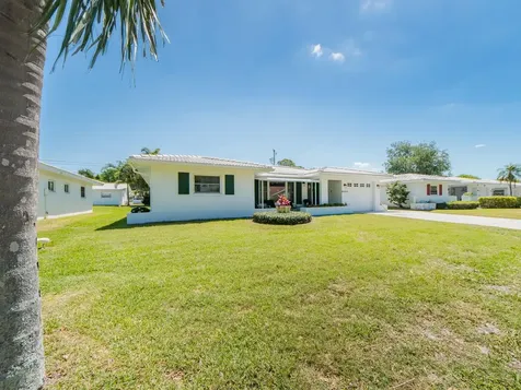 9227 143rd Street Seminole FL 33776
