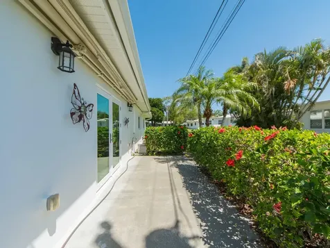 9227 143rd Street Seminole FL 33776