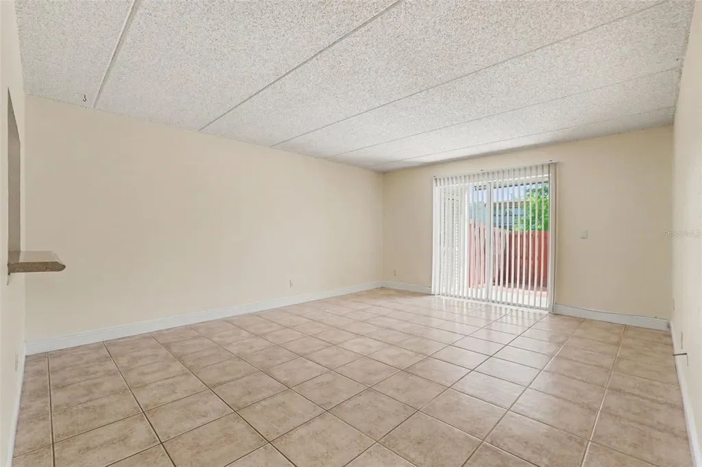 2845 Somerset Park Drive Tampa FL 33613