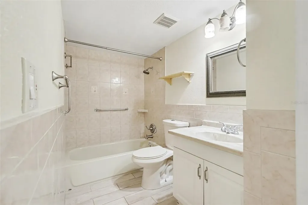 2845 Somerset Park Drive Tampa FL 33613