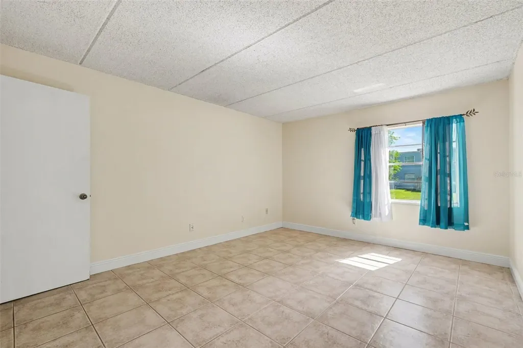 2845 Somerset Park Drive Tampa FL 33613
