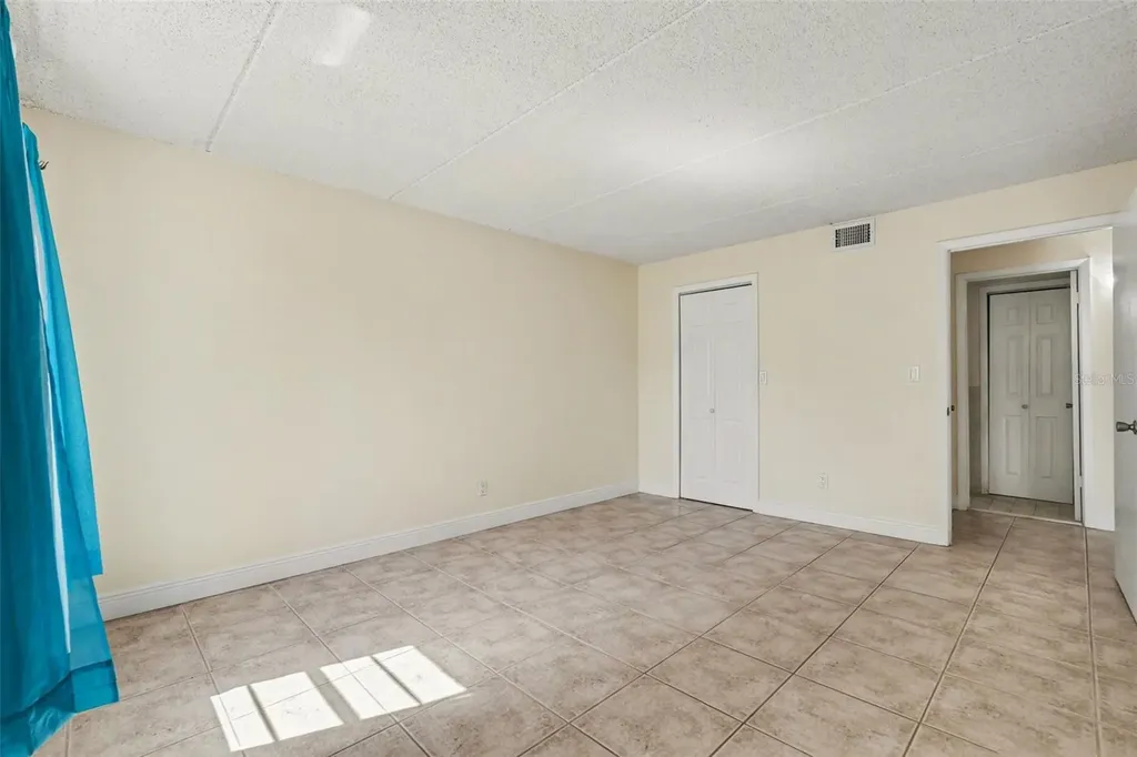 2845 Somerset Park Drive Tampa FL 33613