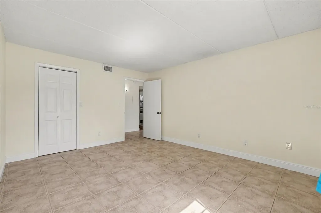 2845 Somerset Park Drive Tampa FL 33613