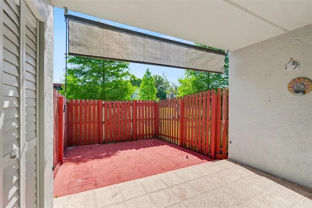 2845 Somerset Park Drive Tampa FL 33613