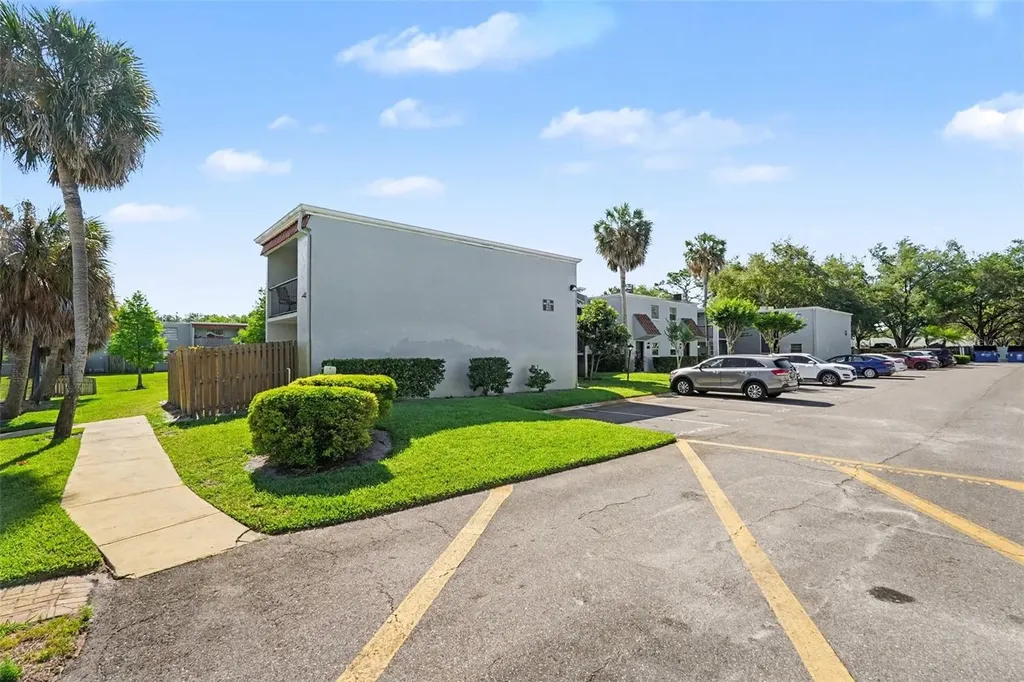 2845 Somerset Park Drive Tampa FL 33613