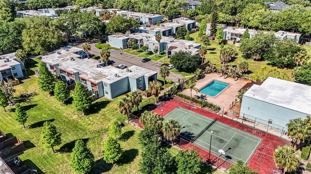 2845 Somerset Park Drive Tampa FL 33613