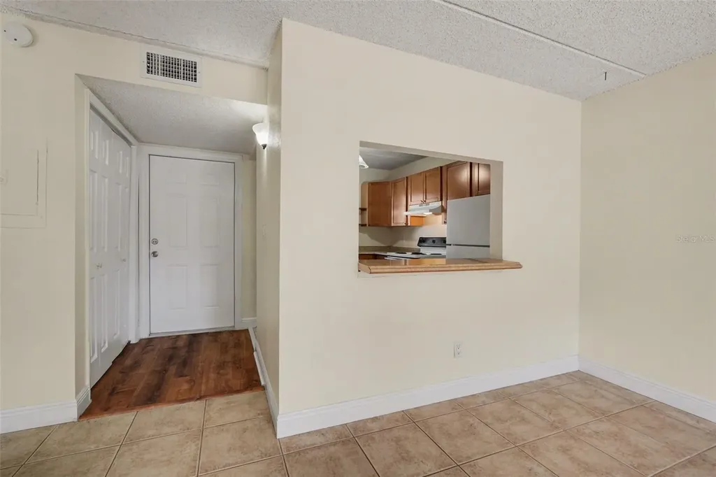 2845 Somerset Park Drive Tampa FL 33613