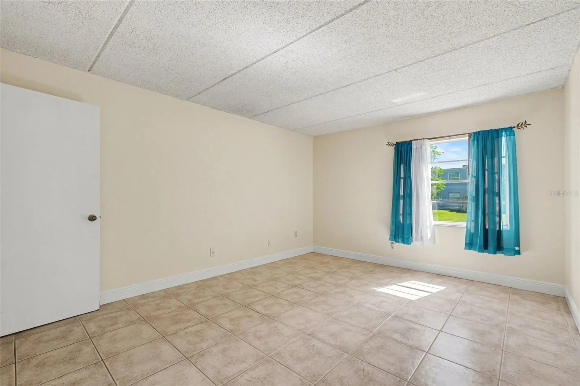 2845 Somerset Park Drive Tampa FL 33613
