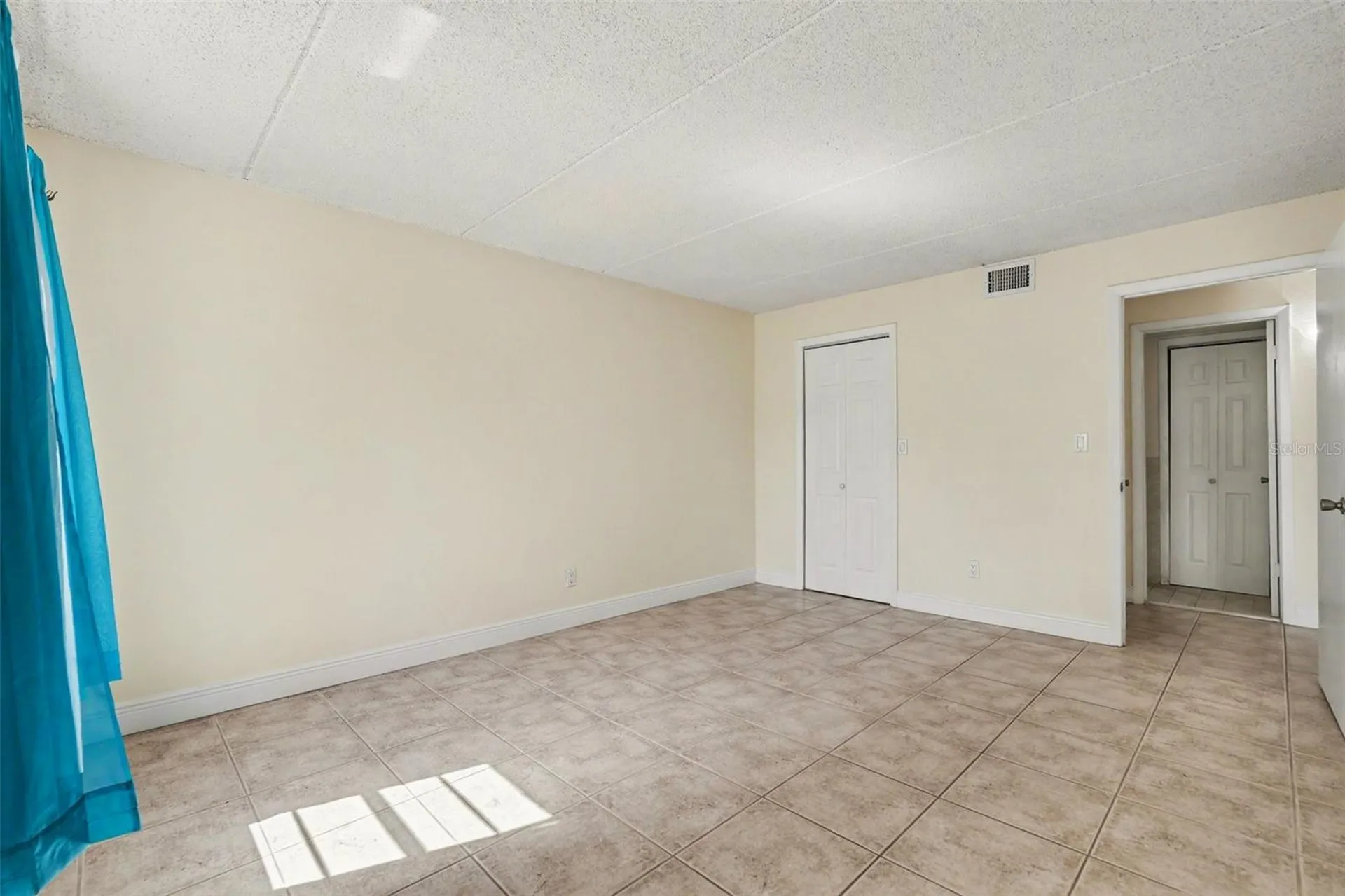 2845 Somerset Park Drive Tampa FL 33613