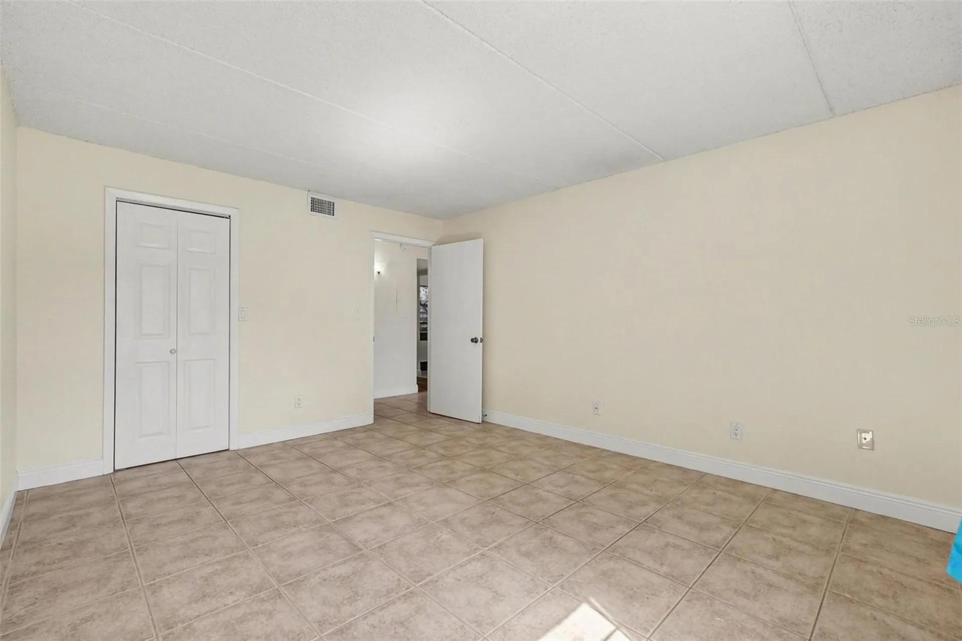 2845 Somerset Park Drive Tampa FL 33613