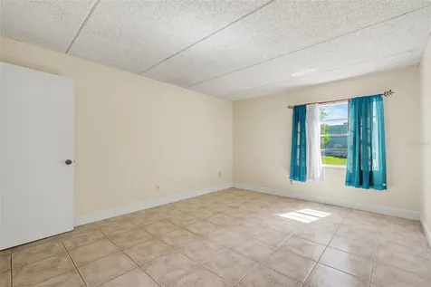 2845 Somerset Park Drive Tampa FL 33613