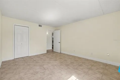 2845 Somerset Park Drive Tampa FL 33613