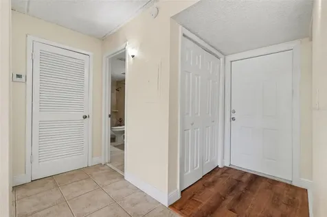 2845 Somerset Park Drive Tampa FL 33613