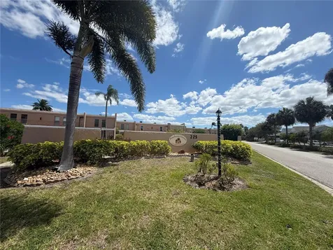 225 Country Club Drive Largo FL 33771
