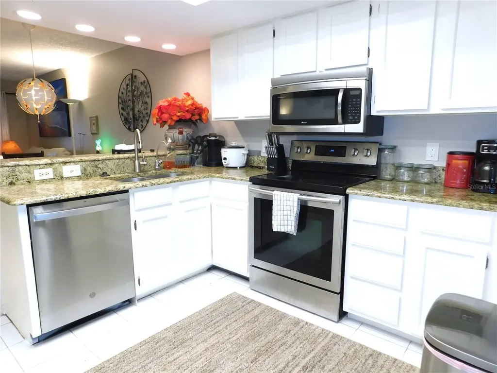 207 Woodlake Wynde Oldsmar FL 34677