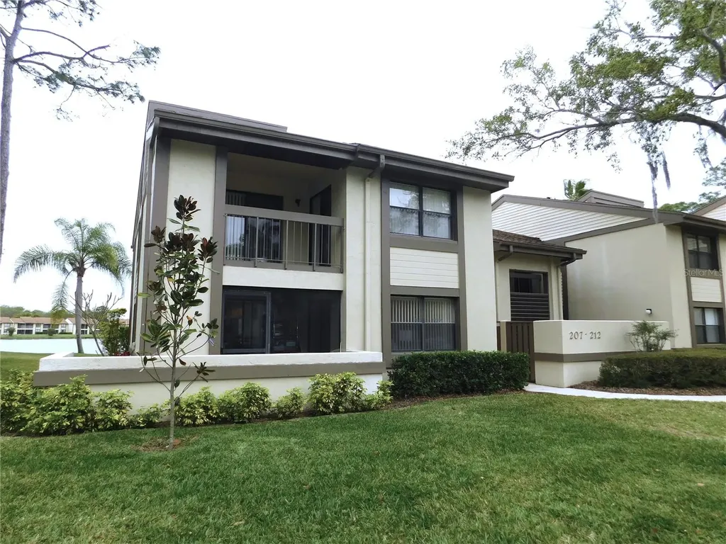 207 Woodlake Wynde Oldsmar FL 34677