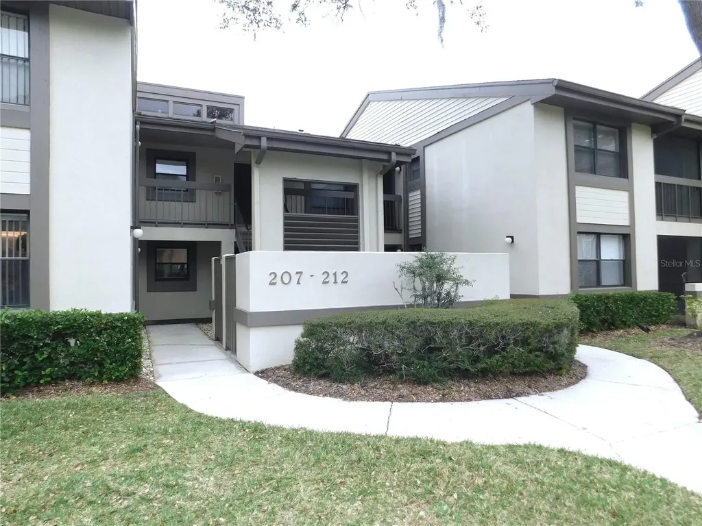 207 Woodlake Wynde Oldsmar FL 34677
