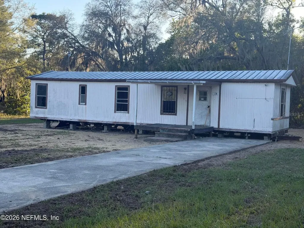 235 Oakcrest Drive Interlachen FL 32148