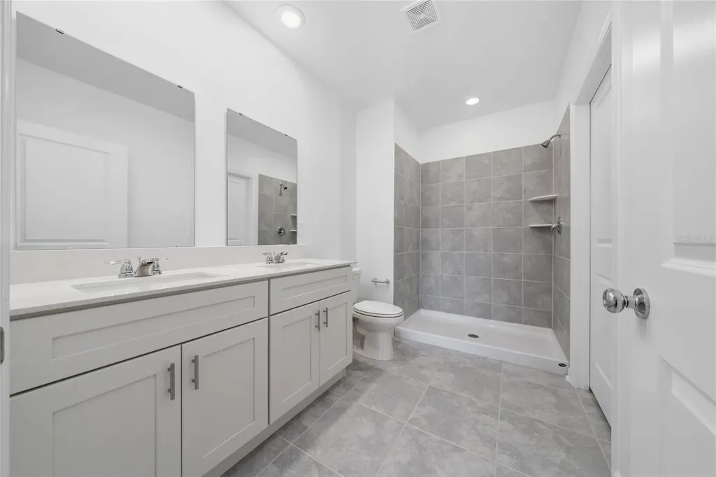 2587 Skyline Loop Kissimmee FL 34758