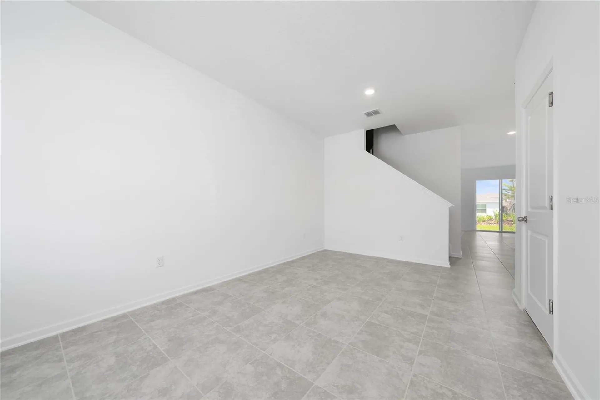 2587 Skyline Loop Kissimmee FL 34758
