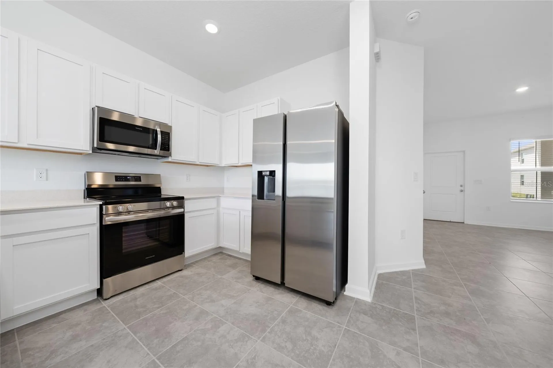 2587 Skyline Loop Kissimmee FL 34758