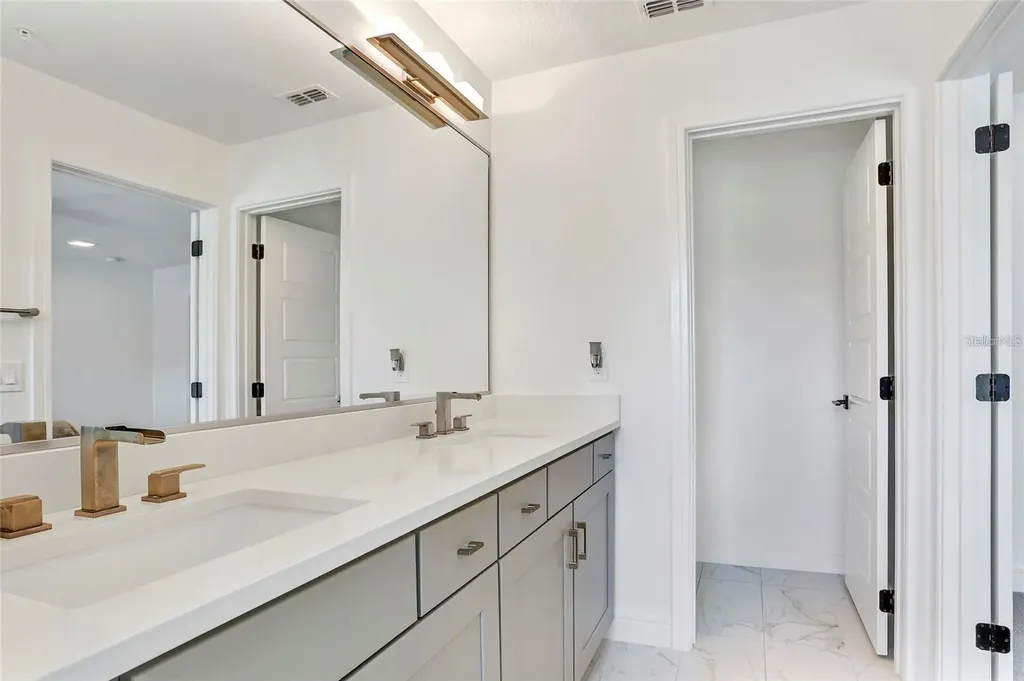 212 E Pineloch Avenue Orlando FL 32806