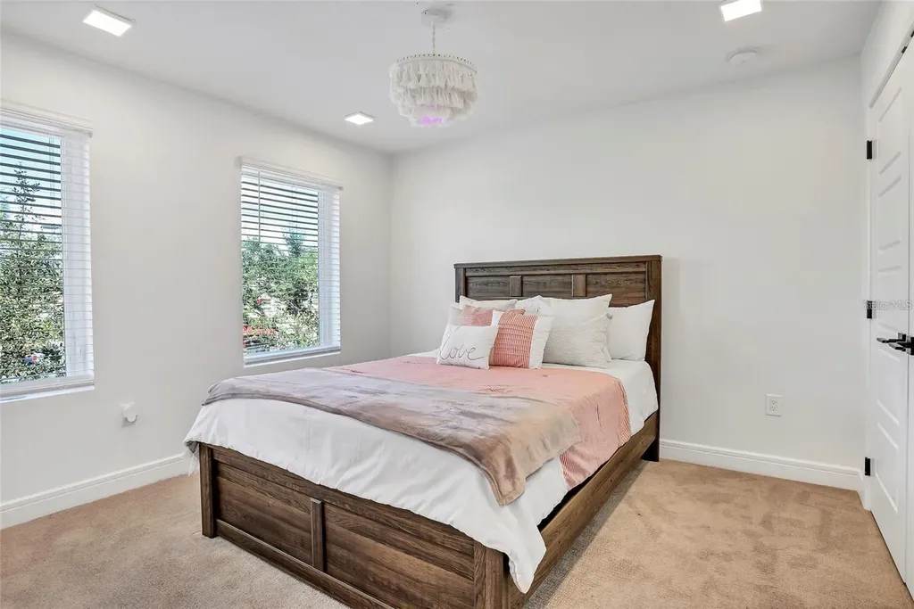 212 E Pineloch Avenue Orlando FL 32806