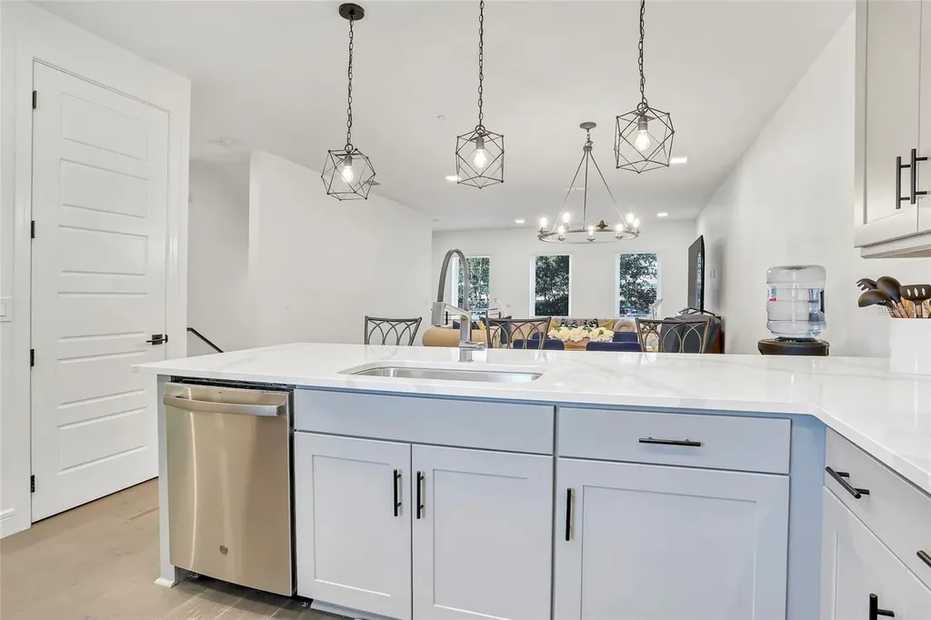 212 E Pineloch Avenue Orlando FL 32806