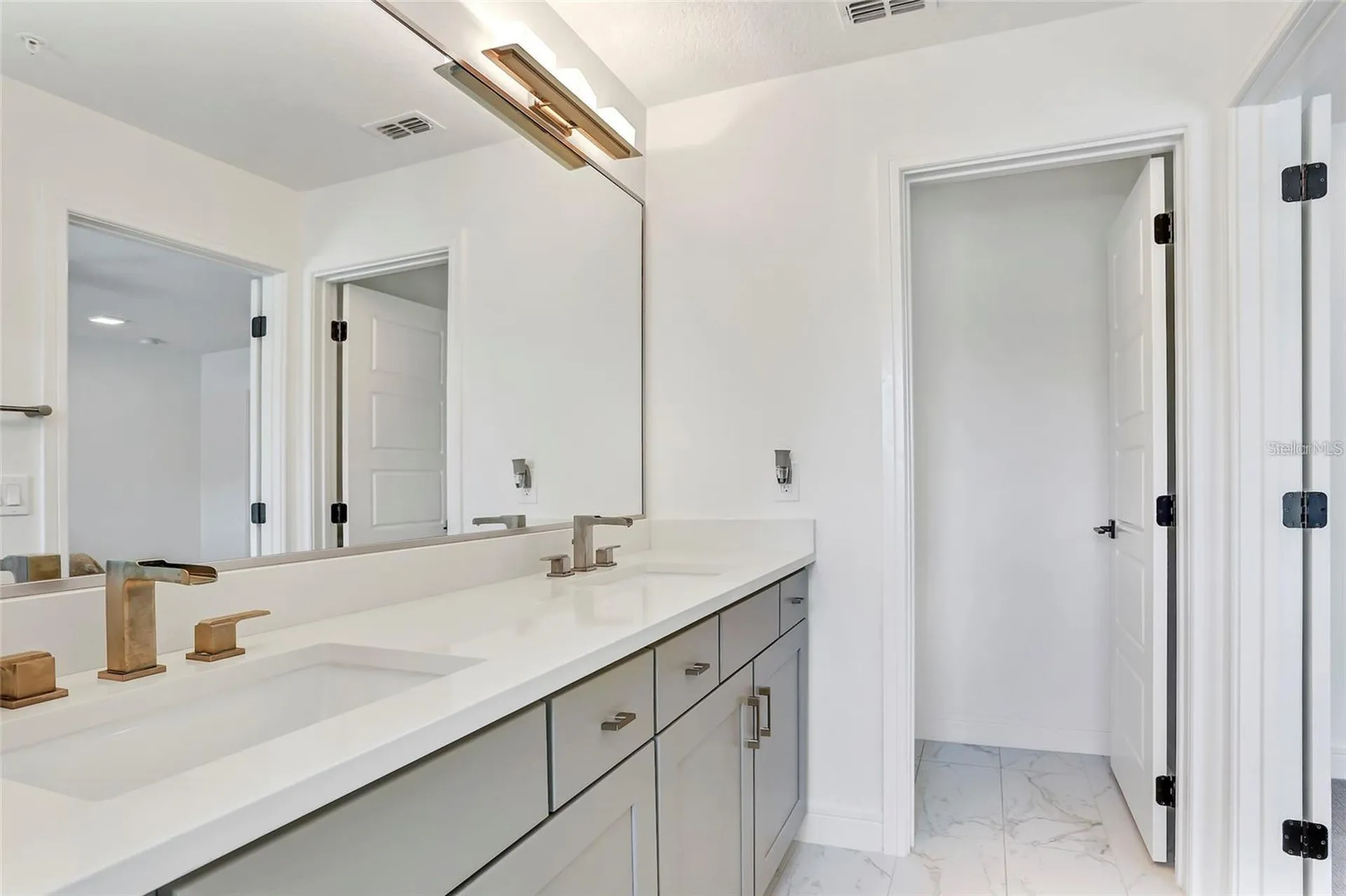212 E Pineloch Avenue Orlando FL 32806