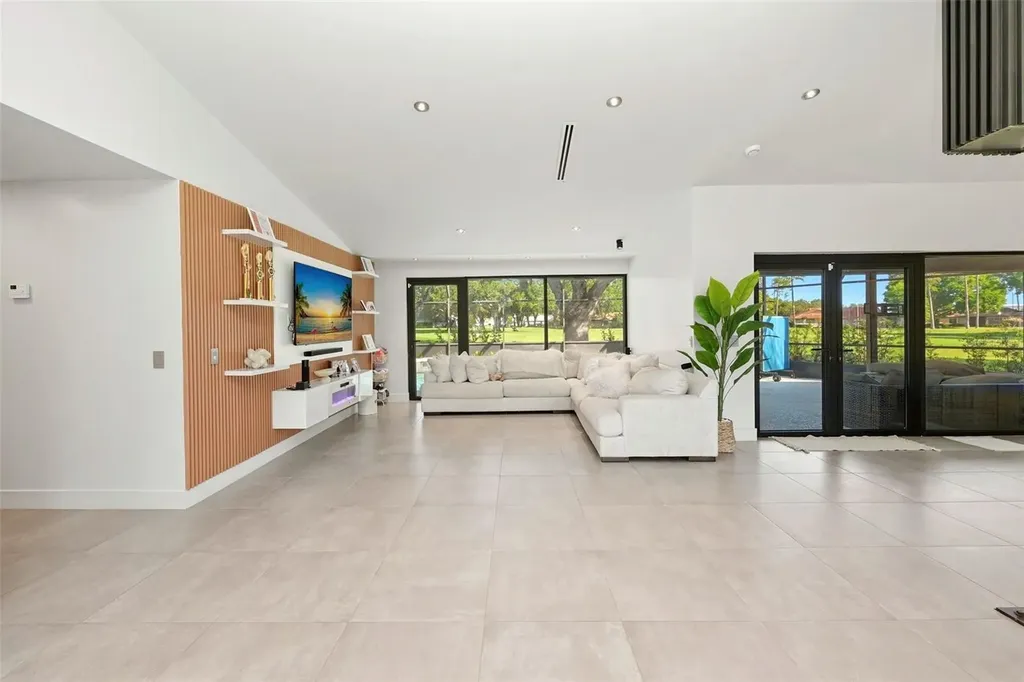 6747 Edgeworth Drive Orlando FL 32819